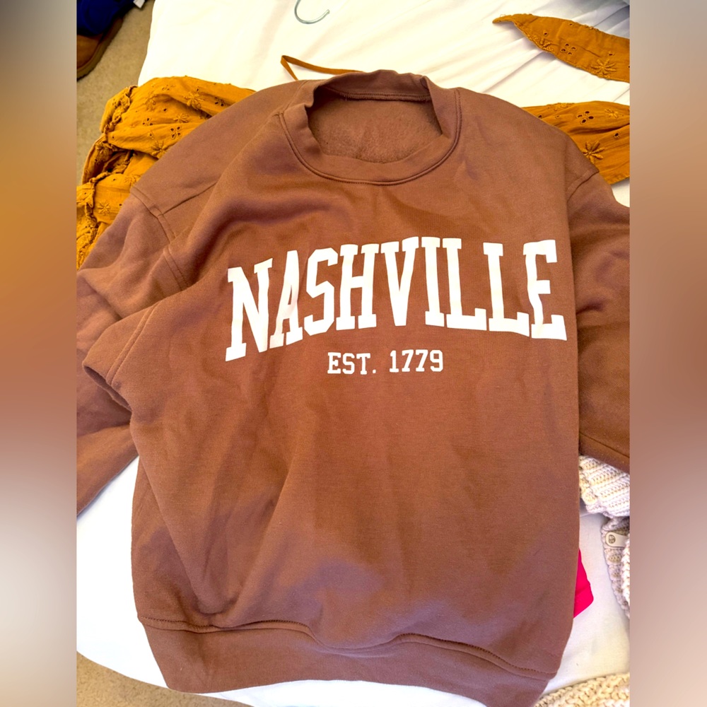 Extremely Comfortable Crew Neck! Size Medium Bare… - image 1